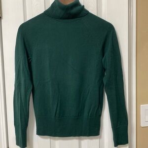 Banana Republic 100% merino wool sweater. NWOT. XS